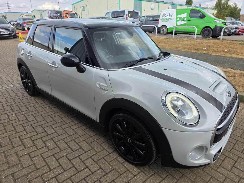 2016 MINI HATCH